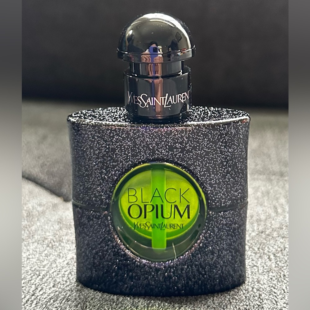 Yves Saint Laurent - Black Opium Illicit Green Eau de Parfum
1 oz